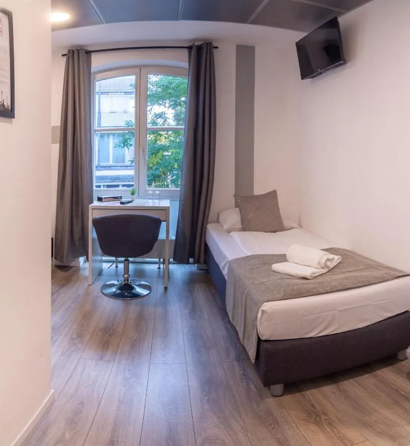 **  Check In Hotel Berlin Allemagne